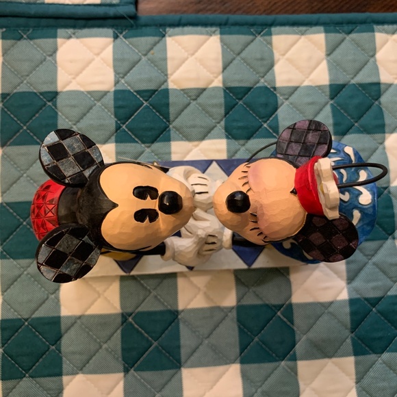 Disney Traditions Mickey & Minnie "Smooch for my Sweetie" - Picture 10 of 10